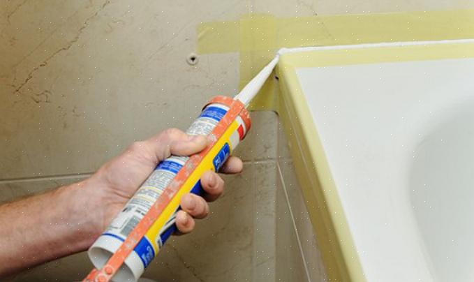 Caulk fester seg best til en ren overflate