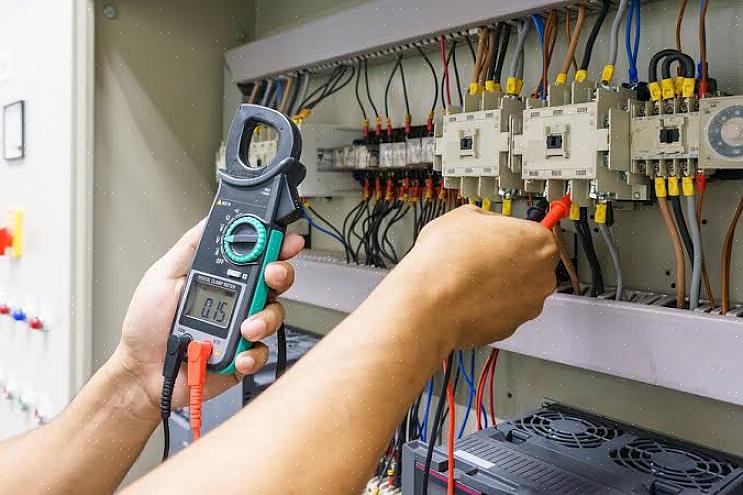 Den nasjonale elektriske koden (NEC) krever at alle ledningsforbindelser gjøres i et passende kabinett