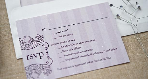Å plassere et RSVP-notat på en invitasjon betyr at du forventer svar