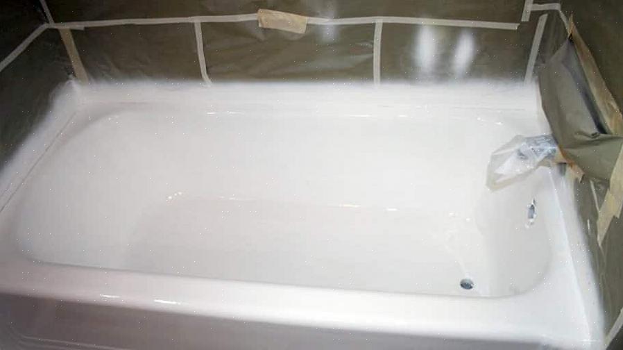 Etterbehandling av badekar maler i hovedsak karet