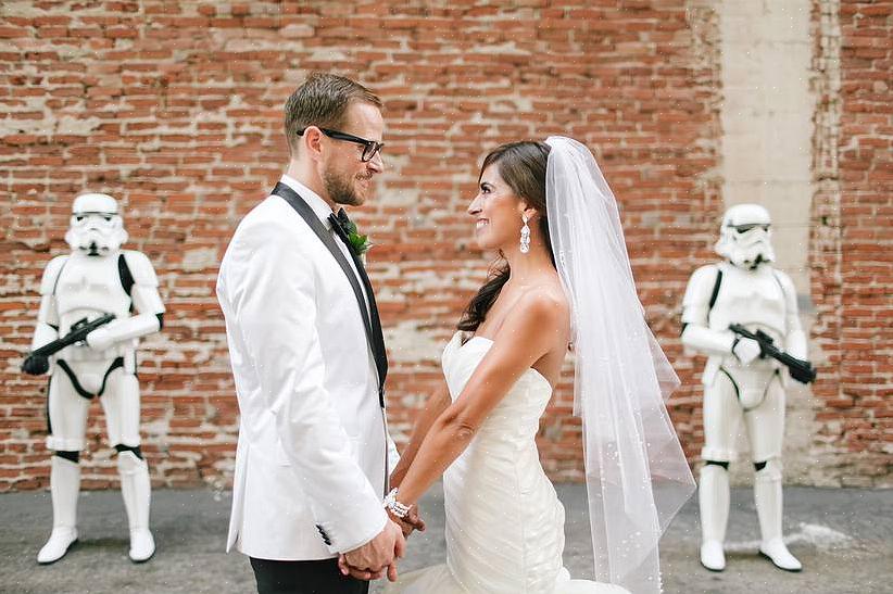 Ferdige Star Wars-festinvitasjoner er lett tilgjengelige i butikkene