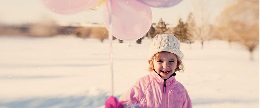 På startsignalet må hver spiller hoppe på sin ene flip flop for å hente sin matchende flip flop