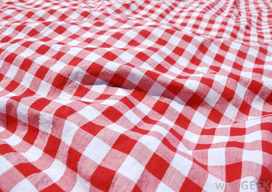 Mett en ren hvit klut med den hvite eddiken