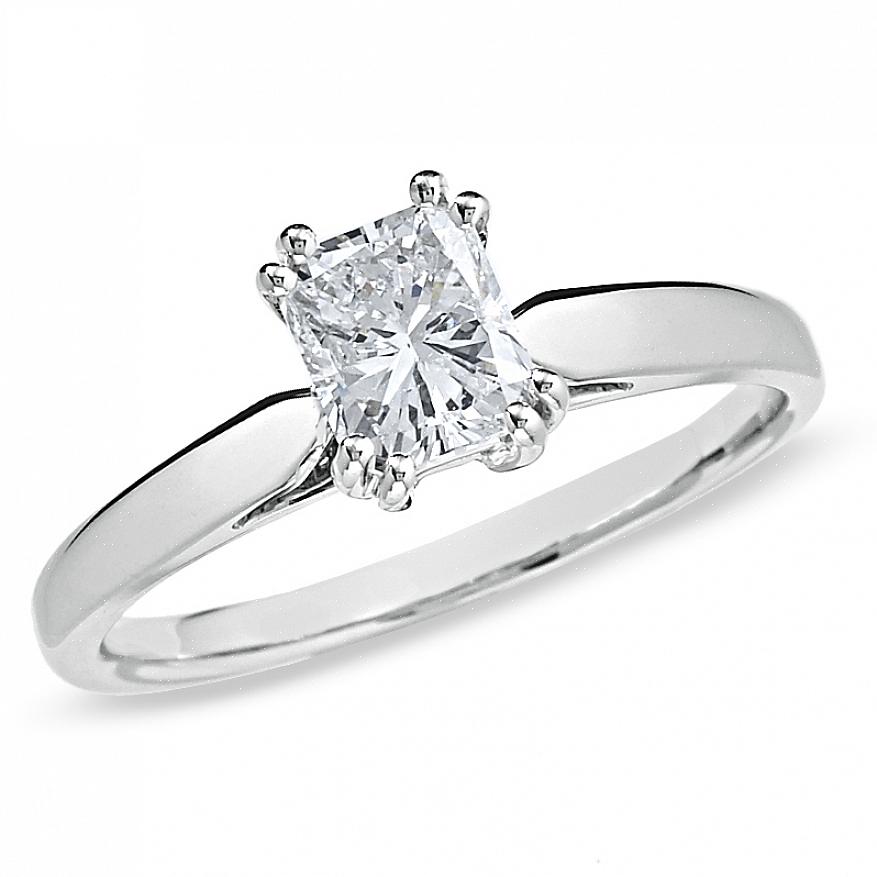 Forlovelsesring i 14 k hvitt gull med bezel-sett marquise kabal