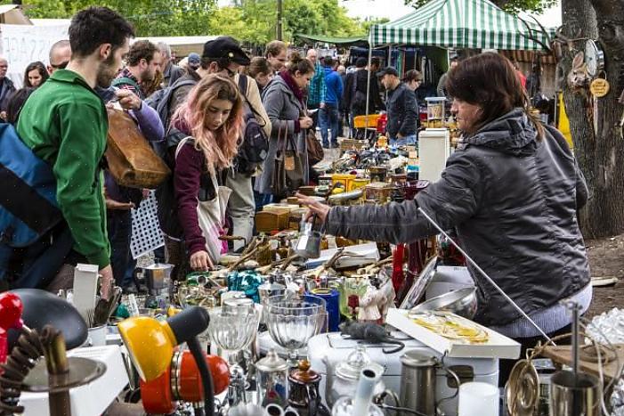 For mer informasjon om Elephant's Trunk Country Flea Market