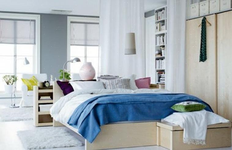 Bør du likevel plassere sengen slik at den har pusterom for god feng shui energistrøm på begge sider
