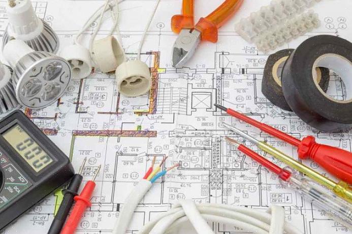 Men servicepanelarbeid er bare ett aspekt av elektrisk arbeid