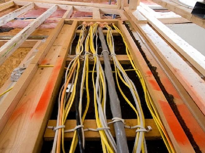 Elektriske servicepaneler har en rekke forskjellige navn