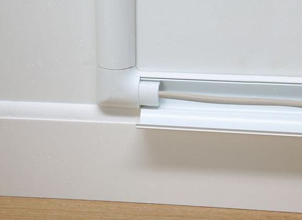 Med nybyggingshus kan veggene begynne som åpne vegger som må ha en elektrisk ledning gjennom dem