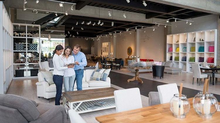 Møblene du ser i butikken er bare en brøkdel av butikkens samlede beholdning