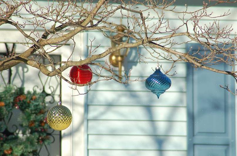 Busker er ubrukelige for julepynt