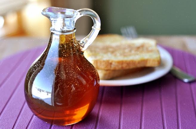 Koke den ned for å lage lønnesirup