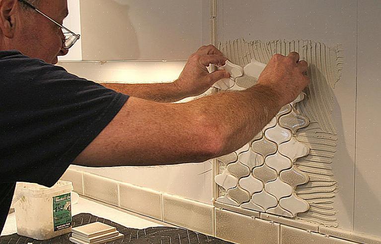 Men noen mosaikker består av ark med små rektangulære fliser eller andre geometriske former